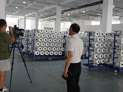 Средства массовой информации Shaoxing TV приехали в Chengbang High-tech, чтобы провести интервью и репортажи.